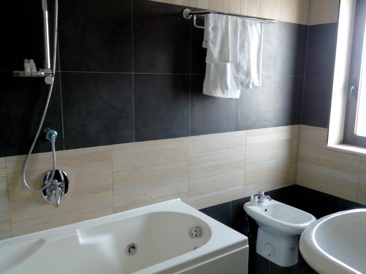 Hotel Briganti Qualiano Zimmer foto